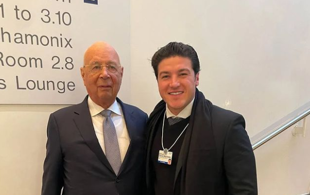 El Gobernador de Nuevo León, Samuel García Sepúlveda con el Presidente ejecutivo del Foro Económico Mundial, Klaus Schwab.