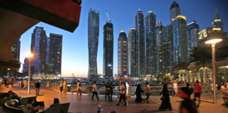 Dubái busca incrementar el turismo en la ciudad dando estas libertades en los comercios y restaurantes.