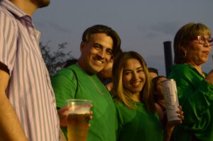 Los regios felices con el ambiente vivido en el 'Irish Beer Fest 2023'.