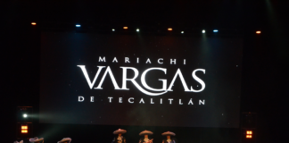 El Mariachi Vargas de Tecalitlán con un Auditorio Pabellón M encantado por los melodiosos instrumentos que manejan sus integrantes.