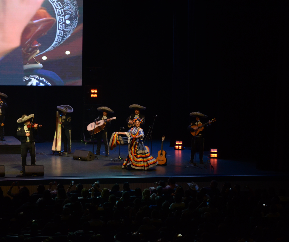 El Mariachi Vargas estuvo acompañado de todo el folklore mexicano durante el espectáculo ofrecido el pasado viernes.