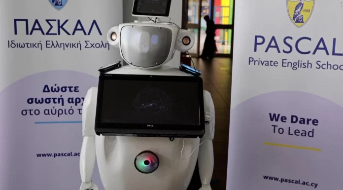 Robot constuido con ayuda de la I.A.