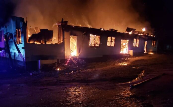 El incendio ocurrió en la capital de Guyana.