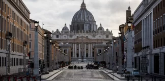 El Vaticano fue irrumpido por un hombre en estado inconveniente que accedió con un auto.