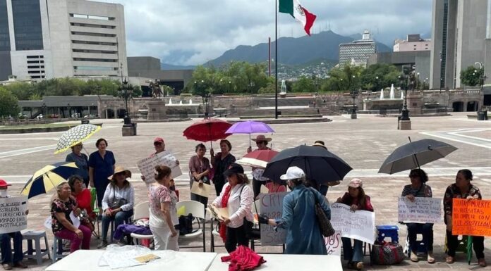Docentes en protesta pacífica, Monterrey, N.L.