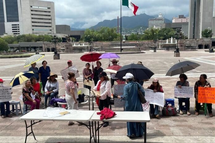 Docentes en protesta pacífica, Monterrey, N.L.