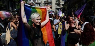 Activistas arrestados en marcha de orgullo