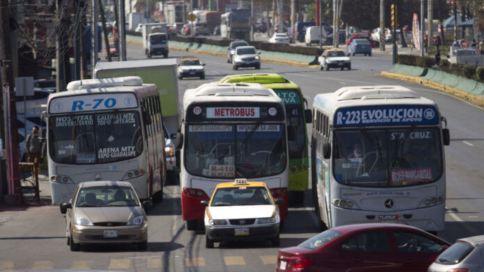 Camiones urbanos deberán encender aires acondicionados