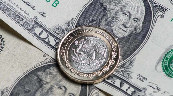 Peso mexicano alcanza valor récord