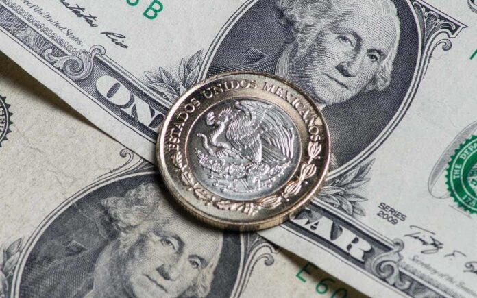 Peso mexicano alcanza valor récord