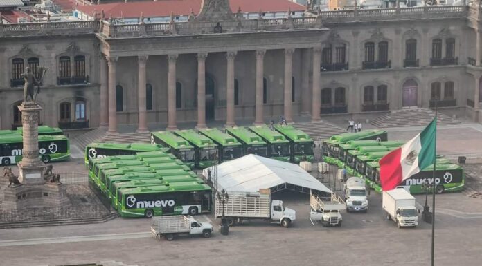 Ruta 85 es renovada con 20 camiones y ruta extendida