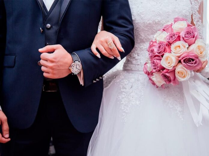 Trabaja en la maestría justo antes de su boda