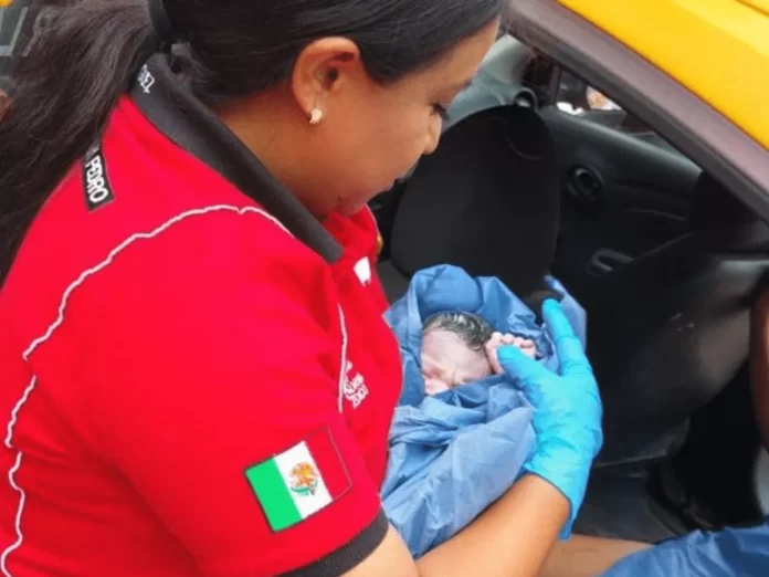 Mujer da a luz en camino al hospital