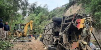 Autobús vuelca cobrando vidas e hiriendo a más