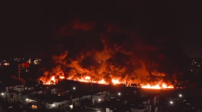 Explosión de pipa en Puebla deja 1 fallecido