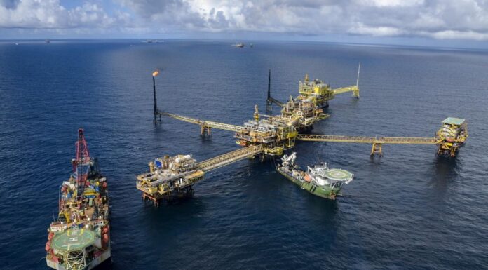 Pemex pone cifras al derrame de crudo cerca de Campeche y lo clasifica como mínimo