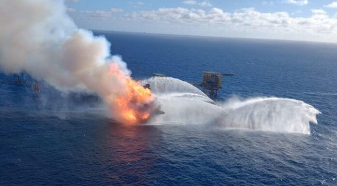 Pemex reporta los daños y pérdidas humanas en incendio de plataforma