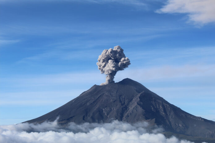 Volcán Popocatépetl presenta actividad intensa y ceniza tóxica