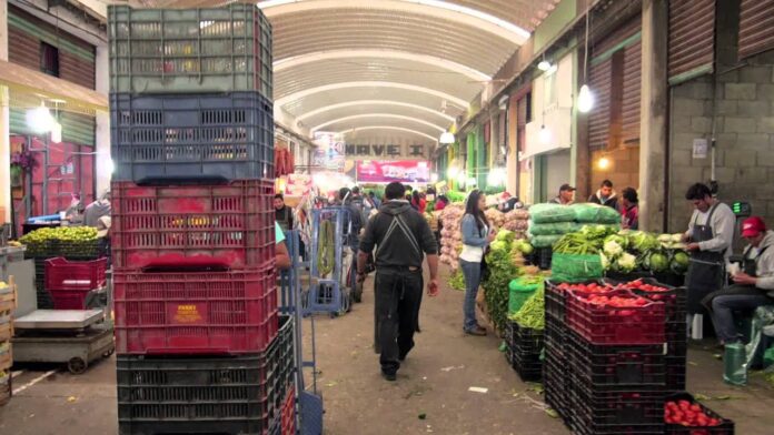 Vinculan a nueve presuntos responsables del incendio en Central de Abasto en Toluca