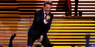 La más reciente apariencia de Luis Miguel preocupa a los fans y levanta rumores de un doble cantando en su gira.