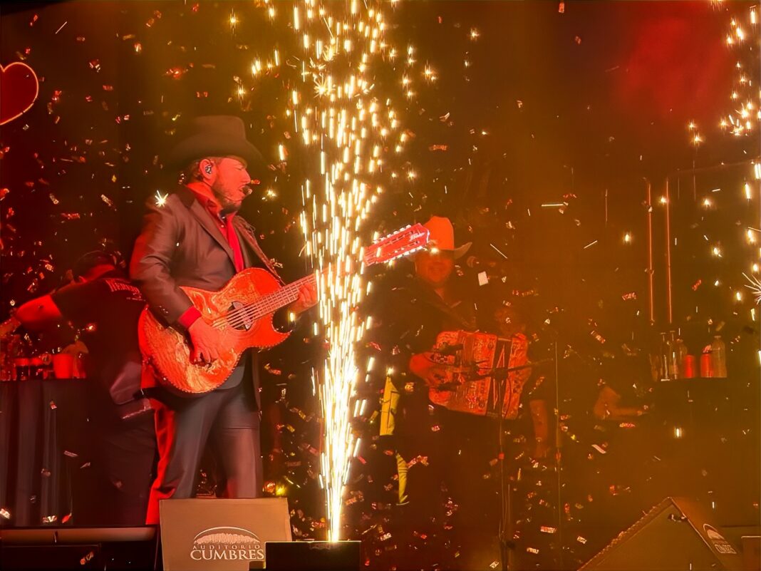 Los Herederos de Nuevo León celebraron su 21 aniversario ante un Auditorio Cumbres completamente lleno.(1) Los Herederos de Nuevo León celebraron su 21 aniversario ante un Auditorio Cumbres completamente lleno.