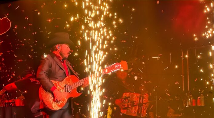 Los Herederos de Nuevo León celebraron su 21 aniversario ante un Auditorio Cumbres completamente lleno.