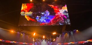 Julio Preciado y El Coyote sobre el redondel del Domo Care.