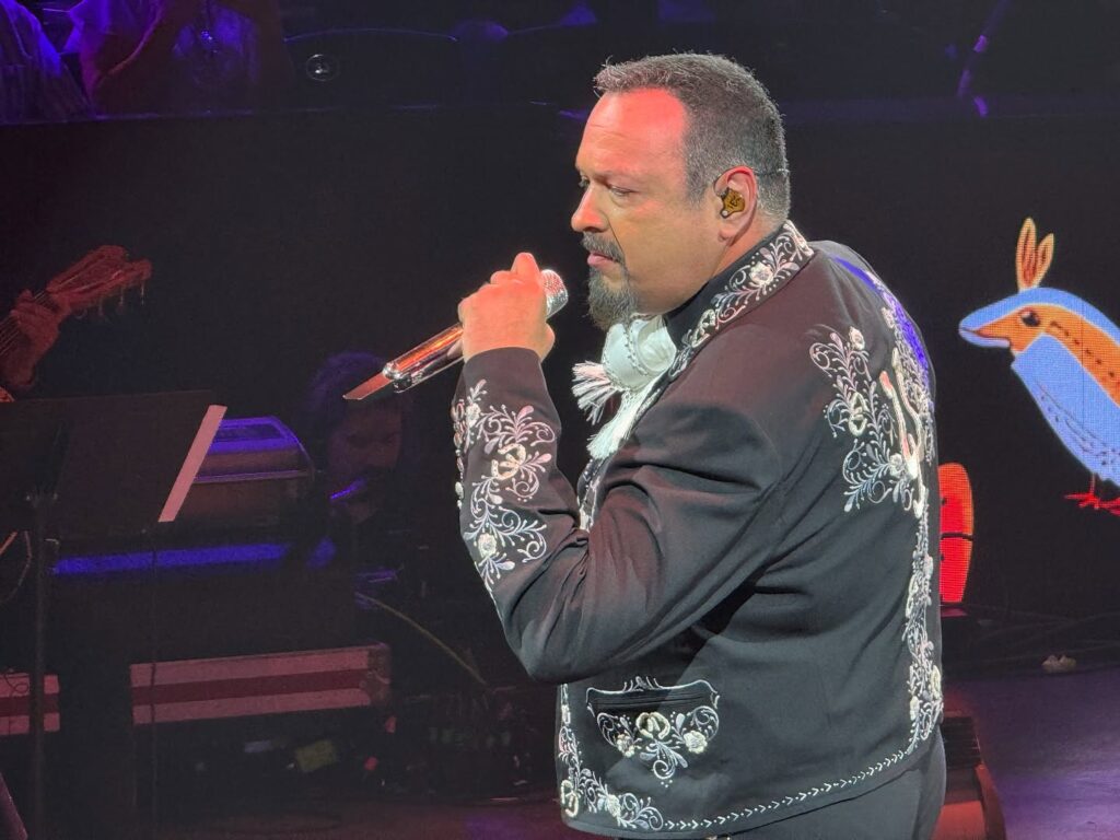 El charro zacatecano conecta con Monterrey en un concierto lleno de tradición y emoción