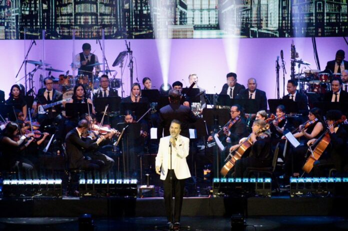 Mijares ofreció un concierto sinfónico el 9 de octubre en Escenario GNP.