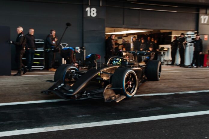 Antonelli se impone en Barcelona; Checo regresa con Cadillac