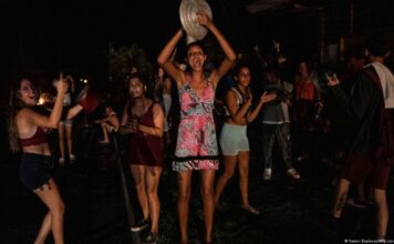 Protestas por apagones escalan y atacan sede comunista en Cuba