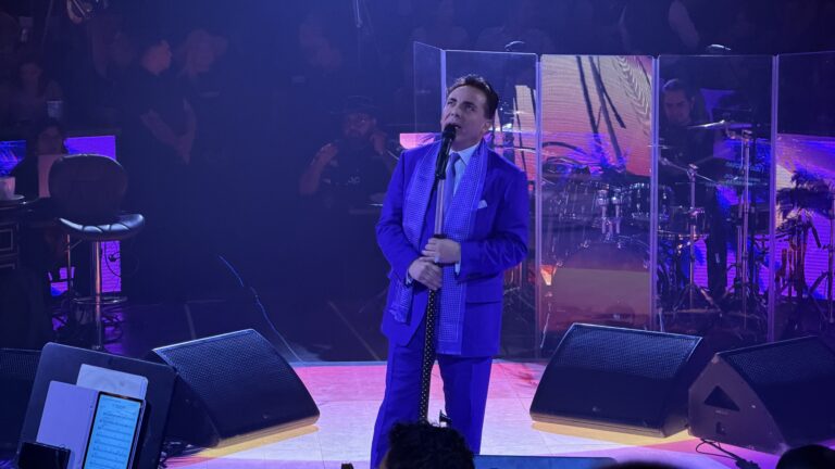 Con un redondel totalmente lleno, el "Gallito Feliz" demostró por qué sigue siendo una de las voces más impecables de la música en español.