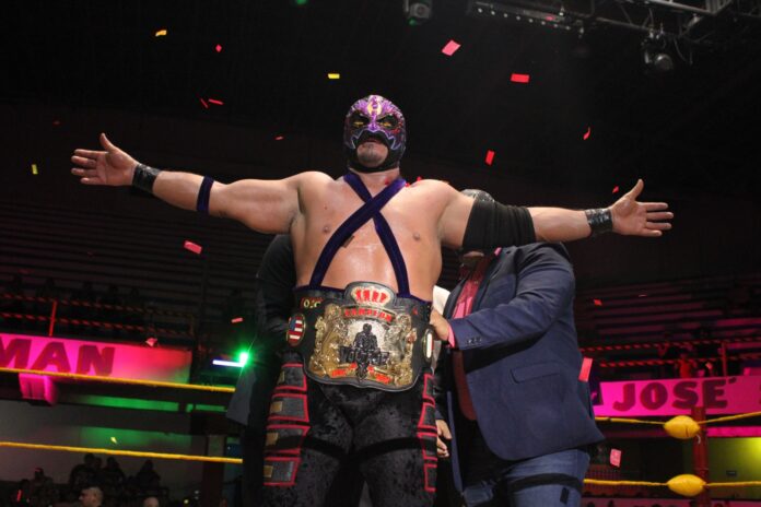 Rey Hechicero retiene el título de Alto Voltaje ante Xelhua