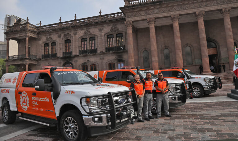 Elementos de Protección Civil del estado de Nuevo León.