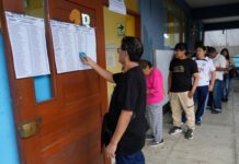 Fujimori y López Aliaga encabezan votación presidencial en Perú