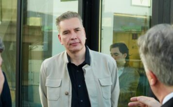 Waldo Fernández destaca inversión en salud y llegada de especialistas a Nuevo León