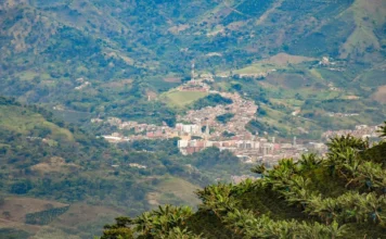 Encuentran sin vida a tres trabajadores mineros en región violenta de Colombia