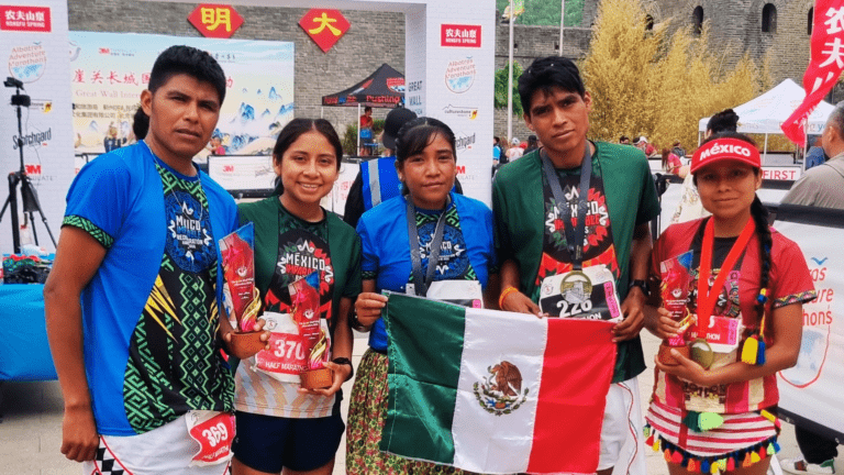 Indígenas conquistan el Maratón de la Gran Muralla China