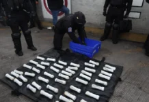 Decomiso de explosivos en autobuses de normalistas moviliza a autoridades federales