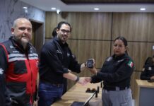 Santiago equipa a rescatistas con cámaras corporales inteligentes rumbo al Mundial 2026