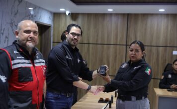 Santiago equipa a rescatistas con cámaras corporales inteligentes rumbo al Mundial 2026