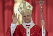 Papa pide a jóvenes elegir universidad con sabiduría