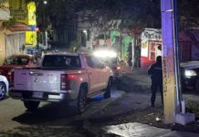 Gasean a policía durante operativo por pelea en Santa Catarina
