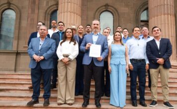 Alcaldes exigen a Estado liberar adeudos millonarios Cerca de 20 alcaldes participaron en la exigencia al Gobierno estatal