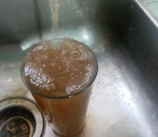 Detectan falta de cloro en agua potable de Guadalajara durante monitoreo ciudadano