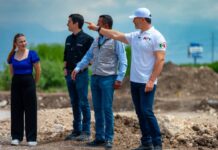 El Alcalde de Monterrey, Adrián de la Garza, en compañia de autoridades municipales, supervisan el avance de la obra.