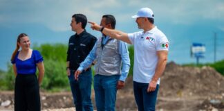 El Alcalde de Monterrey, Adrián de la Garza, en compañia de autoridades municipales, supervisan el avance de la obra.