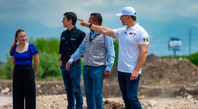 El Alcalde de Monterrey, Adrián de la Garza, en compañia de autoridades municipales, supervisan el avance de la obra.