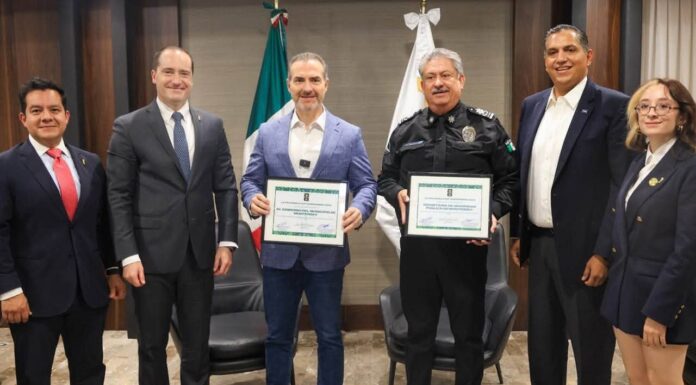 El Alcalde de Monterrey, Adrián de la Garza y autoridades de seguridad municipales y de la FIFA.
