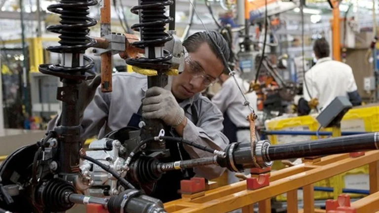 Manufactura de Nuevo León recupera fuerza y empresas invierten más